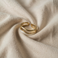 Birut – gullfarget ring med enkel silhuett