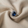 Klassisk safir halo-ring