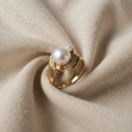 Gullfarget ring med perle