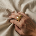 Minimalistisk gyllen strøm ring