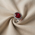 Skarlatino krone rubin ring | hvitt gull