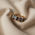 Oval ring med varierende steiner