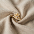 Ring kremmentin-farget opal - (justerbar)