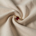 Marquise-stil ring med hjerteformet stein