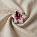 Lyserosa orkidé-inspirert ring