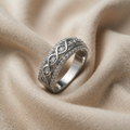 Ring i hvitt gull med dobbel rad zirkonia