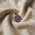 Zirkonia blomsterhalskjede med glitrende detaljer