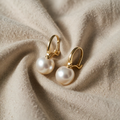Elegante gylne perleøredobber