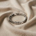 Elegant armbånd i hvitt gull med hjerte