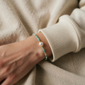Armbånd inspirert av stranden laget av perlefrø