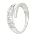 Elegant gullring med skinnende stein